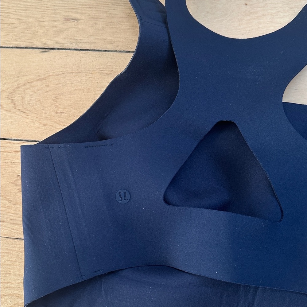 NWT Lululemon Go Further Bra - Picture 6 of 11